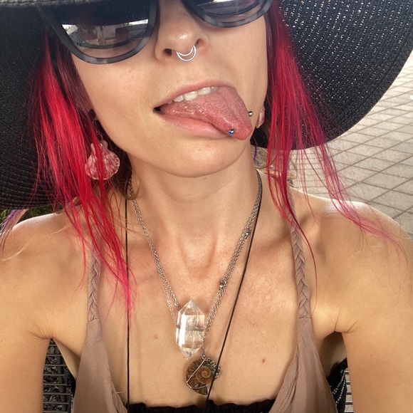 ✨ @crystalcoveboutique ✨ - Picture 3 of 4